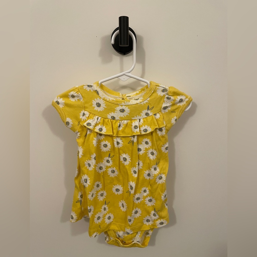 Carter’s body suit 3-6 months yellow with flowers